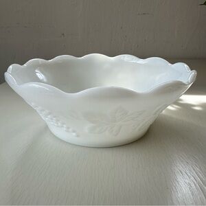 VTG Indiana Milk Glass Colony Harvest Grape 8.5" Fruit Bowl Scalloped Edge